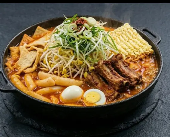 본감자탕 뼈를 곁들인 떡볶이 전골